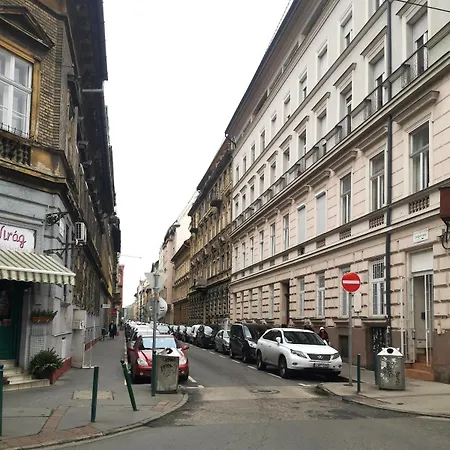 Nest Close To The Boulevard